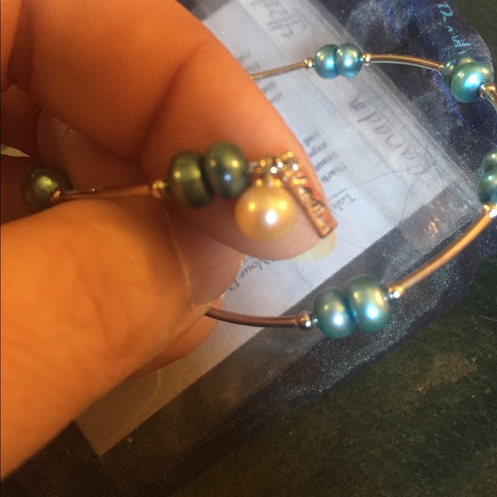 Vantel pearls Breezy bracelet- new!